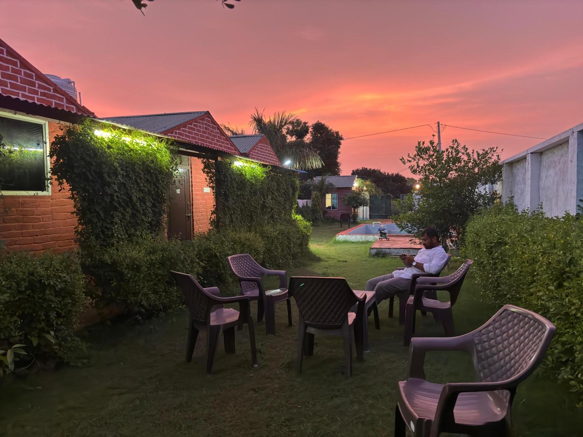 Hotel Lucifer Pushkar Exteriör bild